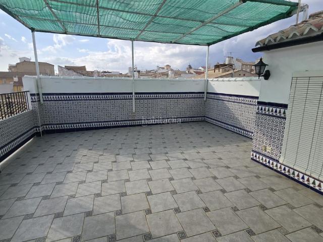 Casa en venta en Úbeda. En Pleno Casco Antiguo de Ubeda se encuentra esta Casa distribuida en 3 viviendas independientes, ideal para invertir. Casas.
