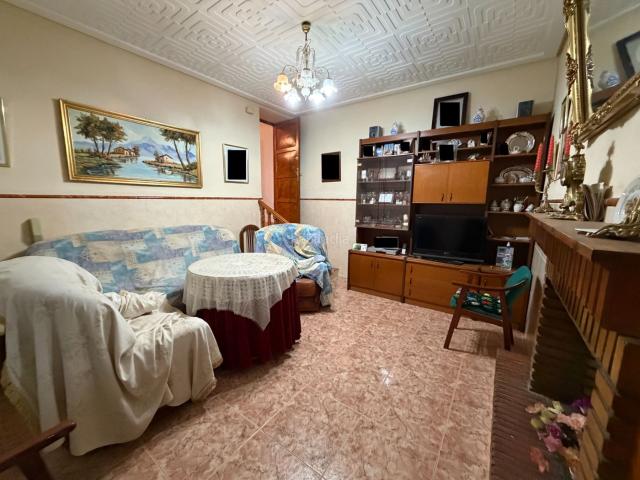 Casa en venta en Úbeda. ESTUPENDA CASA ZONA GASOLINERA SAN MIGUEL. Casas.