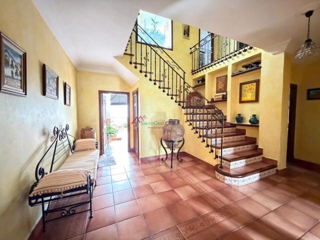 Casa en venta en Ubrique, Centro. ESPECTACULAR CASA CON PATIO Y TERRAZAS. EL BOSQUE. SIERRA DE CÁDIZ. Casas.