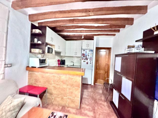 Casa en venta en Ugíjar. Casa de tres plantas reformada con terraza en Ugíjar. Casas.
