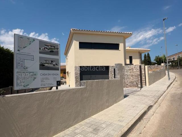 Casa en venta en Ullà Costa Brava. Casa unifamiliar de obra nueva con piscina privada en Ullà. Casas.