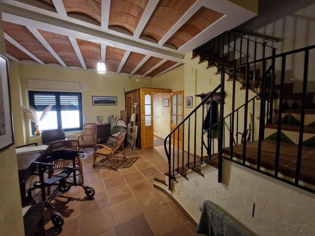 Casa en venta en Ulldemolins. Casa de pueblo en perfecto estado en el centro de Ulldemolins Priorat. Casas.