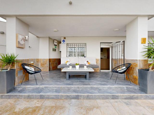 Casa en venta en Unión La, Roche. IMPRESIONANTE VIVIENDA CON GRAN JARDIN Y PISCINA ! DONDE? EN ROCHE !. Casas Unión.