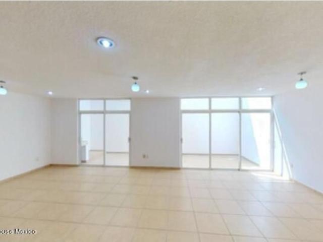Casa en venta en Unidad Victoria, Toluca, México