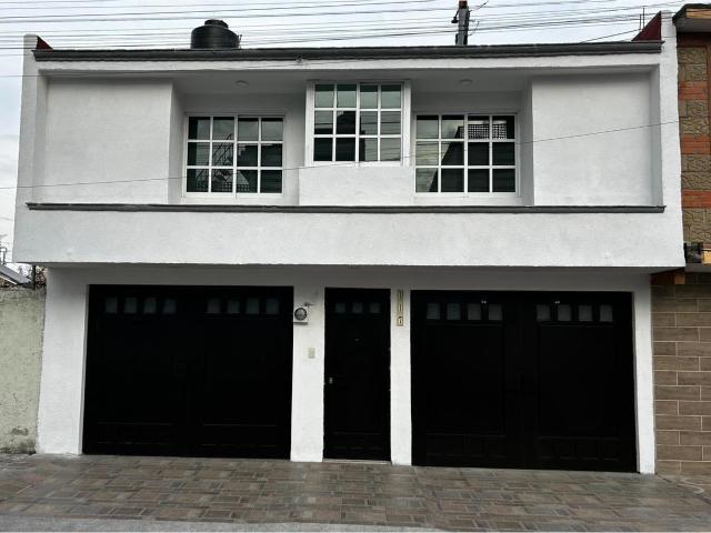 Casa en venta en Unidad Victoria, Toluca, México