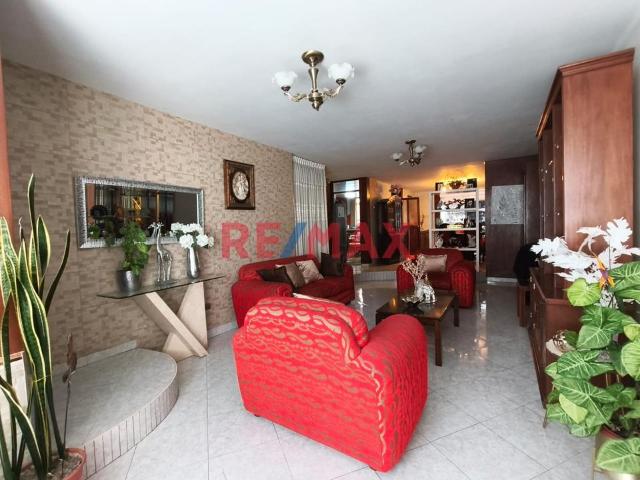 Casa En Venta En Urb. La Colonial