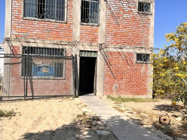 CASA EN VENTA EN URB. LOS ABOGADOS