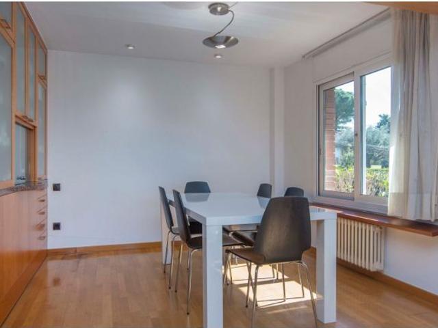CASA EN VENTA EN URB. PINEDA DE BAGES