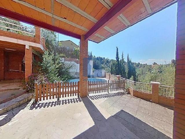Casa en venta en urbanización Rives Blaves II, Olesa de Montserrat, de 169 m² 3 habitaciones por 210.000