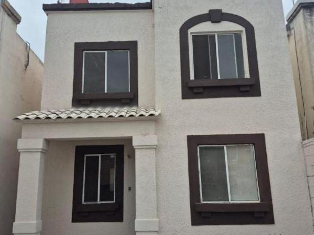 CASA EN VENTA EN URBIVILLA DEL REY, MONTERREY. NUEVO LEON