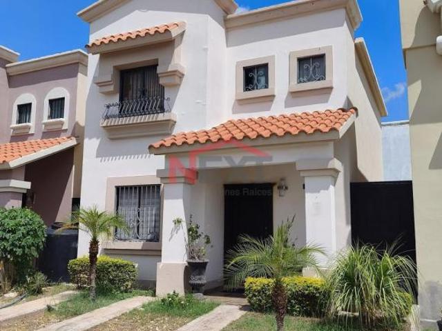CASA EN VENTA EN URBIVILLA DEL REY