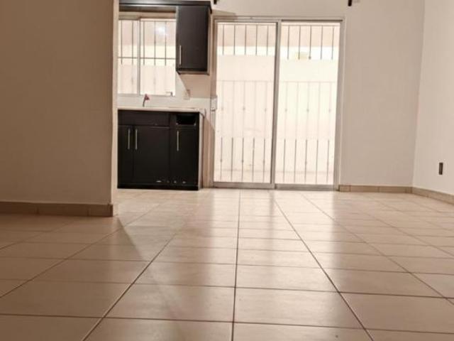 Casa en venta en Urbi Villas del Río, Tonalá, Jalisco 2 habitaciones, terreno de 77 m², en coto