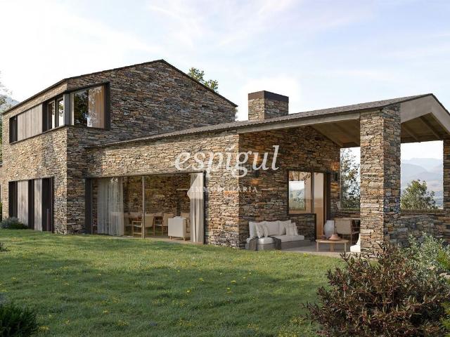 Casa en venta en Urús. Chalet de obra nueva en Urús. Casas.