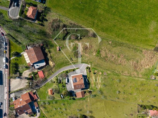 Casa en venta en Usurbil. Caserío rehabilitado con restaurante en funcionamiento, vivienda y 19.000 m de terreno a 10 min de San Sebastián. Casas.