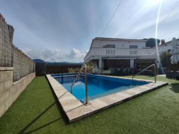 Casa en venta en Vacarisses. Preciosa casa con piscina. Casas.