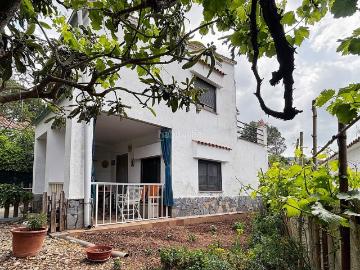 Casa en venta en Vacarisses. Tu primer proyecto de vida empieza aquí! Casa con alma y potencial en Torreblanca. Casas.