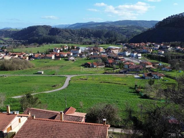 Casa en venta en Val de San Vicente. Casa independiente con cuadra y parcela urbana. Casas Val de San.