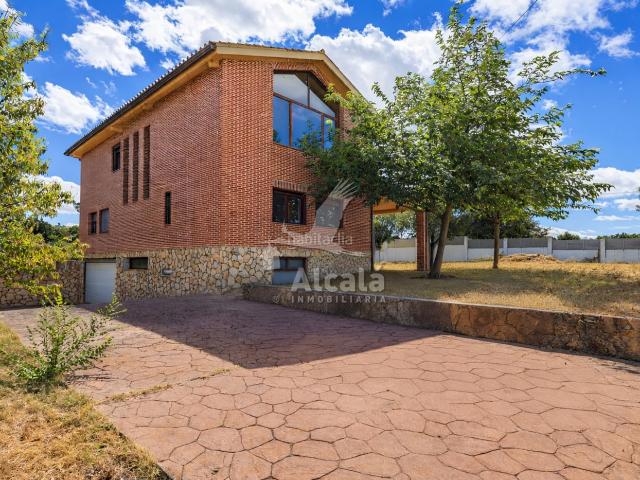 Casa en venta en Valdeavero. ESPECTACULAR VIVIENDA INDEPENDIENTE EN VALDEAVERO. Casas.