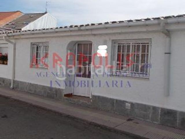 Casa en venta en Valdefresno. Venta de casa en Puente Villarente. Casas.