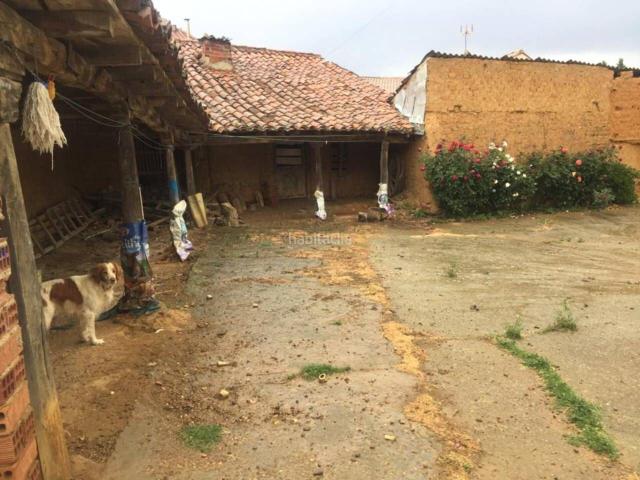Casa en venta en Valdefresno. Casa en venta en Navafría. Casas.