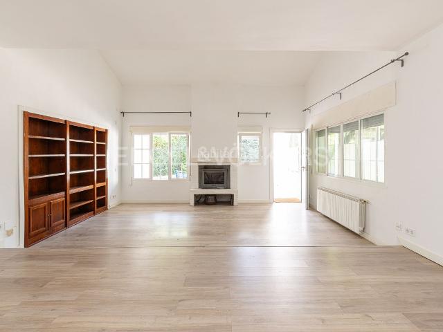 Casa en venta en Valdemorillo, Mojadillas Parque de las Infantas El Paraiso. Propiedad multifamiliar en Valdemorillo. Casas.