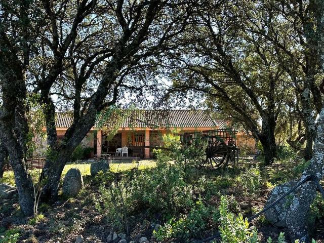 Casa en venta en Valdemorillo, Pino Alto Navarredonda. Casas.