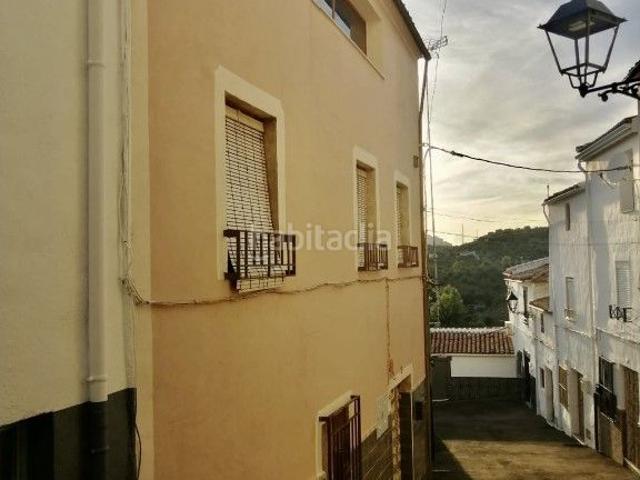 Casa en venta en Valdepeñas de Jaén. Encantadora casa en Valdepeñas de Jaén. Casas Valdepeñas de.