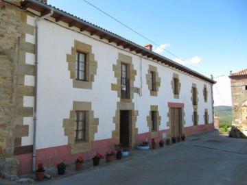 Valderredible, Cantabria - Trastero, Chimenea