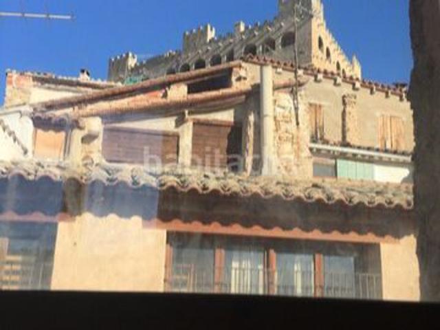 Casa en venta en Valderrobres. Casa unifamiliar de varios pisos reformada para entrar a vivir. Casas.