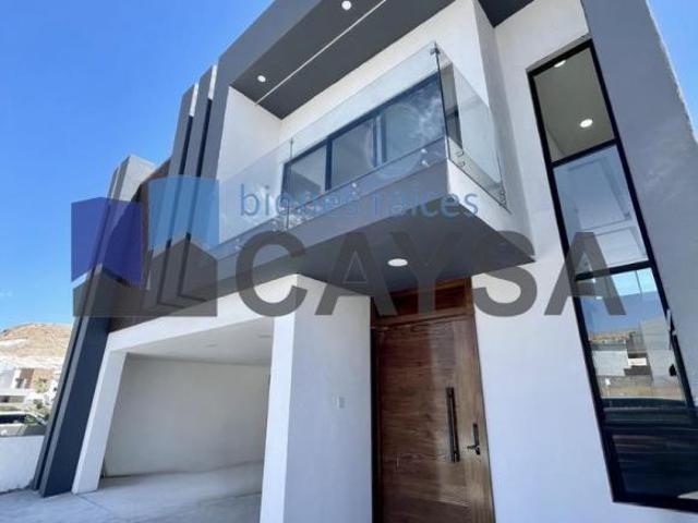 CASA EN VENTA en Valdivia moderna equipada
