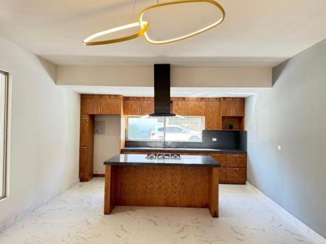 CASA EN VENTA EN VALDIVIA CON RECAMARA EN PLANTA BAJA, ZONA VALLE ESCONDIDO