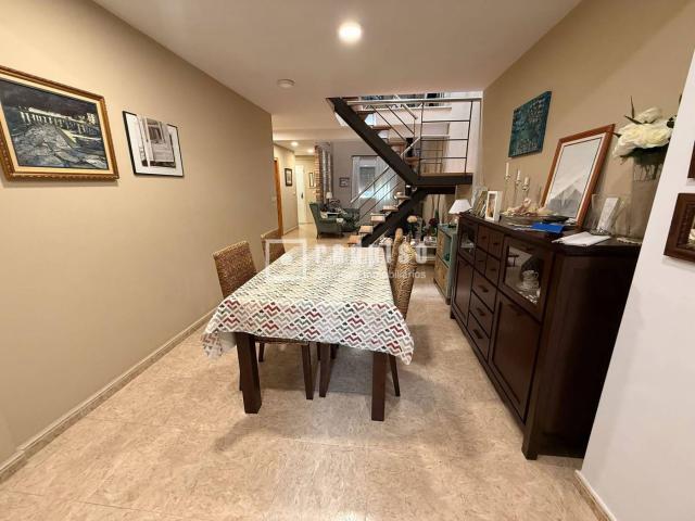 Casa en venta en Valencia, Malva Rosa. DÚPLEX EN SEGUNDA LÍNEA DE PLAYA. Casas.