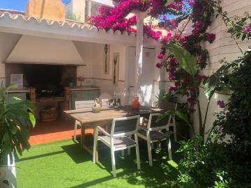 Casa en venta en Valencia, Malva Rosa. MAGNIFICO CHALET EN LA PLAYA DE LA MALVAROSA Dispone de licencia turística. casa independiente en Malvarrosa de 260 m,di. Casas.