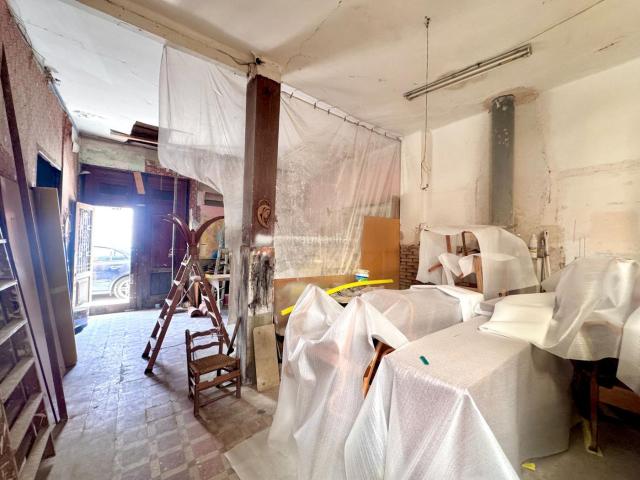 Casa en venta en Valencia, Barrio Benicalap. Oportunidad Única en Benicalap Solar Urbano de 100 m2 con Gran Potencial Edificable. Casas.