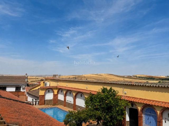 Casa en venta en Valencia de las Torres. Gran casa familiar con piscina y posibilidades de negocio rural. Casas Valencia de las.
