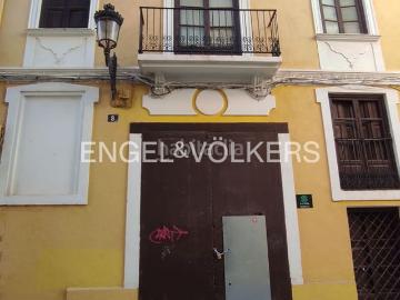 Casa en venta en Valencia, El Botànic. Edificio Señorial completo en Juan de Mena para rehabilitación integral. Casas.