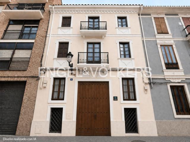 Casa en venta en Valencia, El Botànic. Edificio Señorial completo en Juan de Mena para rehabilitación integral. Casas.