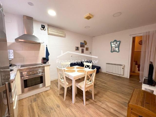 Casa en venta en Valencia, El Cabanyal El Canyamelar. CASA INDEPENDIENTE REFORMADA CON TERRAZA PRIVADA. Casas.