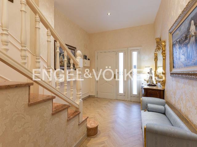 Casa en venta en Valencia, El Cabanyal El Canyamelar. Oportunidad inversión destacada Lujosa y elegante Casa cerca de la Playa de la Malvarrosa. Casas.