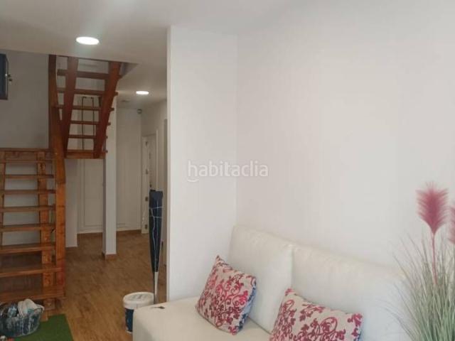 Casa en venta en Valencia, El Cabanyal El Canyamelar. INMOBILIARIA SERRERIA VENDE ESTA MAGNIFICA CASA EN EL CABAÑAL CON CINCO DORMITORIOS,CINCO BAÑOS Y TERRAZAS DISTRIBUIDA. Casas.