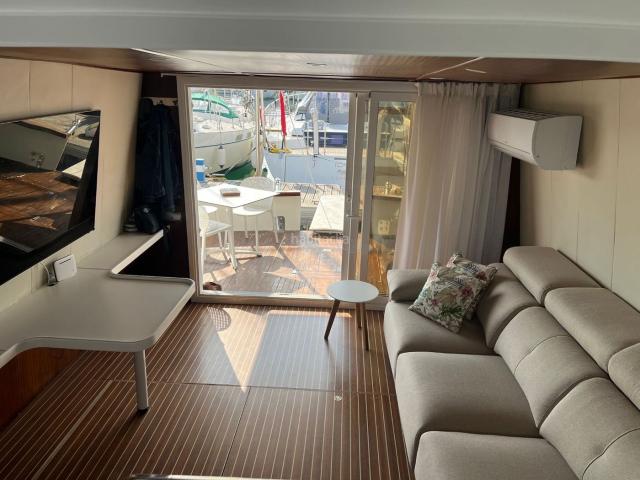 Casa en venta en Valencia, El Grau. Vivienda Flotante Houseboat totalmente reformada como residencia habitual, sin motores y fija a puerto, suministros agua y elect. Casas.