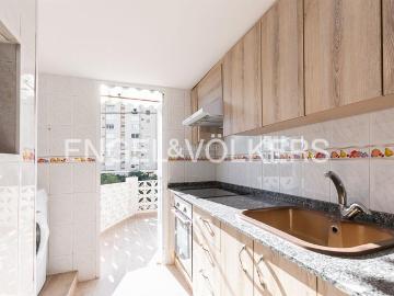 Casa en venta en Valencia, El Perellonet. Casa con dos apartamentos junto al mar en el Perellonet. Casas.