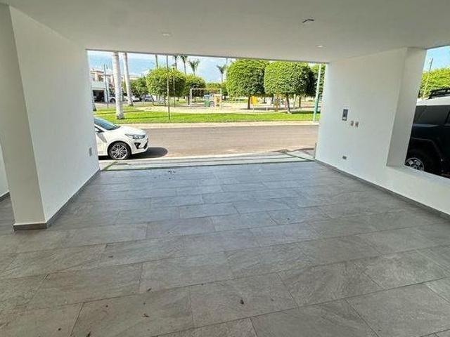 Casa en venta en Valencia en Culiacan zona norte