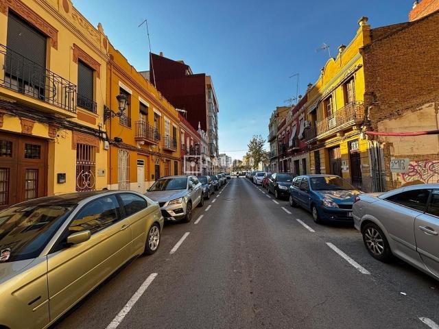 Casa en venta en Valencia, La Raïosa. Descubre tu nuevo hogar en Patraix con Redpiso!. Casas.