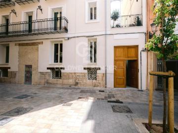 Casa en venta en Valencia, La Seu. Exclusivo inmueble con proyecto de transformación. Casas.
