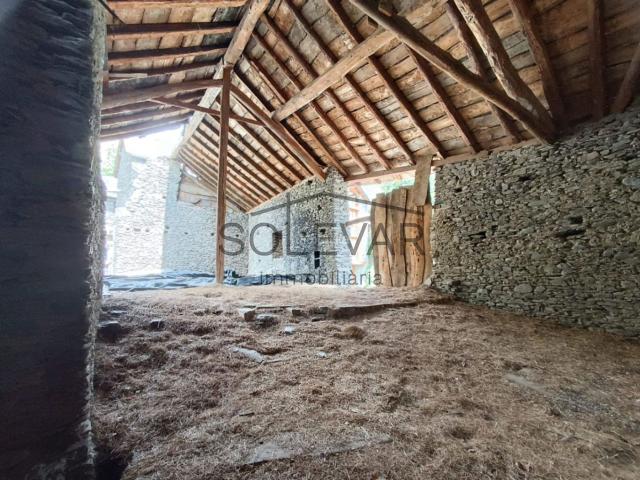 Casa en venta en Vall de Cardós Pirineos. IMPRESIONANTE ANTIGUO PAJAR CON CASA Y TERRENO PARA EDIFICAR. Casas Vall de.