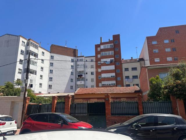 Casa en venta en Valladolid, La Victoria Puente Jardín. Casas.