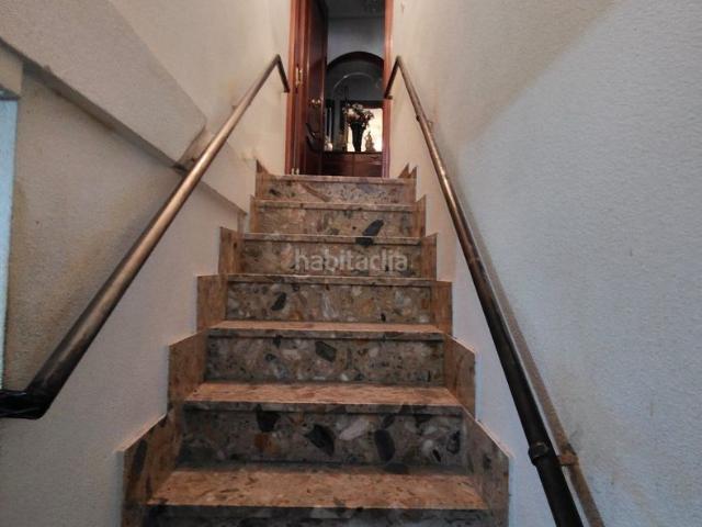 Casa en venta en Valladolid, Las Villas Valparaiso El Peral. Exclusiva vivienda unifamiliar de doble altura con garaje, vado, patio y merendero en Camino Viejo de Simancas Valladolid. Casas.