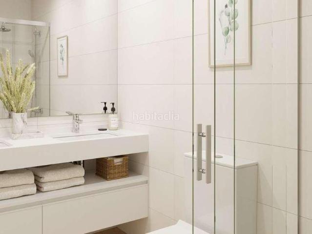 Casa en venta en Valladolid, Pajarillos Altos. ADOSADO OBRA NUEVA CON GARAJE, JARDIN Y SOLARIUM. Casas.