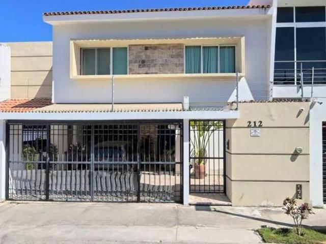 CASA EN VENTA EN VALLARTA RESIDENCIAL